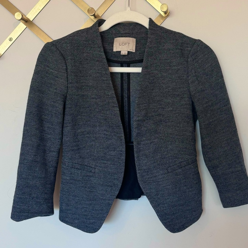 Flattering gray blazer / suit jacket with a ruffle back